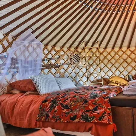 Yourte Mongole Vue Mer - Expérience Unique Tente de luxe Èze